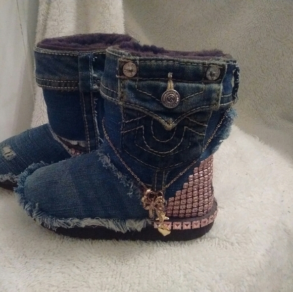 Customized Uggs "TRUGGS" - Picture 7 of 8